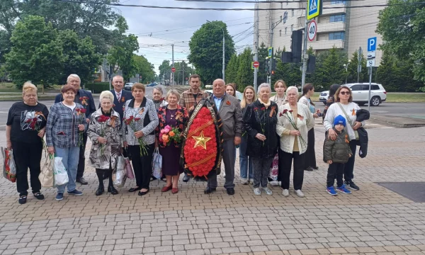 Возложение цветов к памятнику "Воинам-освободителям г.Краснодара"